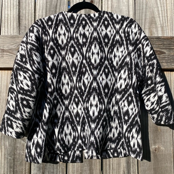 Peter Nygard Black and White Patterned Jacket - Picture 6 of 7